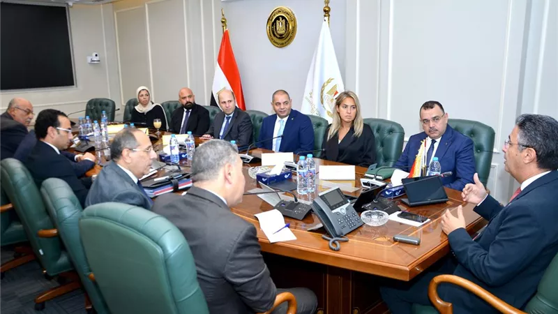 وزير التموين يبحث استخدام بطاقات فيزا في عمليات الشراء والبيع