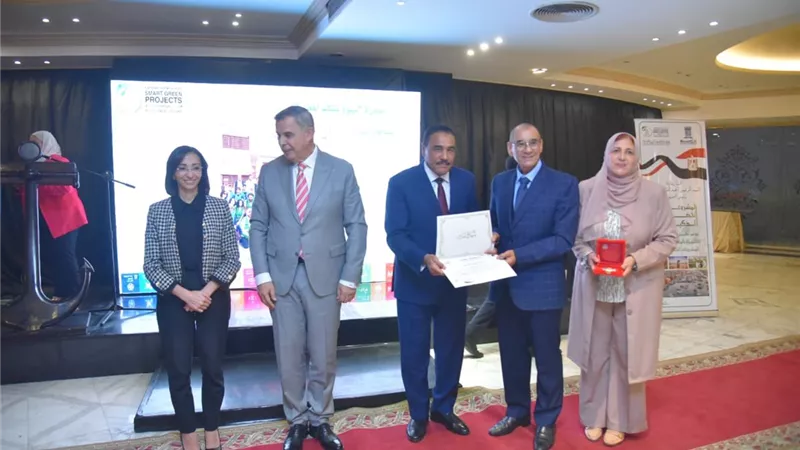 محافظ مطروح يشارك فى احتفالية الوطنية للمشروعات الخضراء الذكية