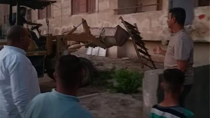 جهاز بدر يشن حملة إشغالات مكبرة ليلاً بالتعاون مع شرطة التعمير.. صور