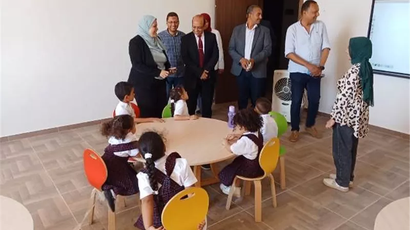 تفاصيل زيارة رئيس سوهاج الجديدة للمدارس مع بداية العام الدراسى.. صور
