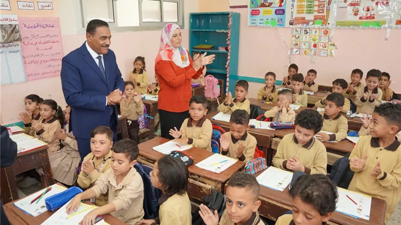 شعيب يتفقد مدارس ادارة مرسي مطروح