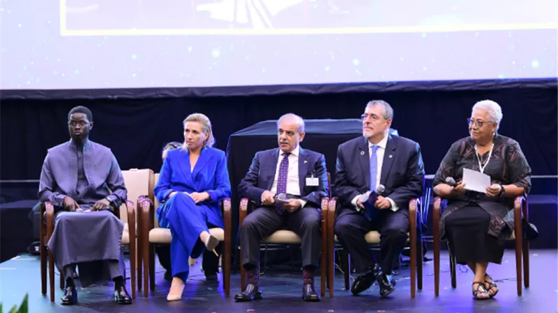 رئيس الوزراء الباكستاني يدعو لمساعدة الدول النامية