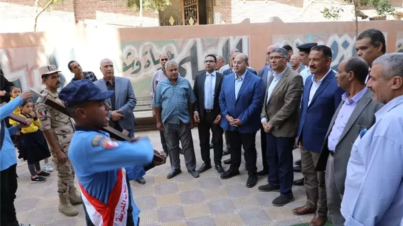 محافظ الجيزة يتفقد العملية التعليمية بمدرسة جمال عبد الناصر بمركز ومدينة أطفيح