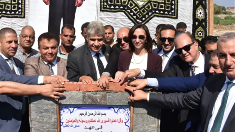 محافظ البحيرة تضع حجري الأساس للموقف الجديد وكوبري وسط البلد