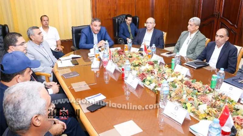 ميناء دمياط يناقش تسريع إجراءات الإفراج عن البضائع