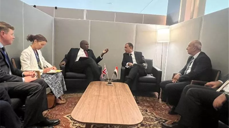 وزير الخارجية والهجرة يلتقى وزير خارجية المملكة المتحدة