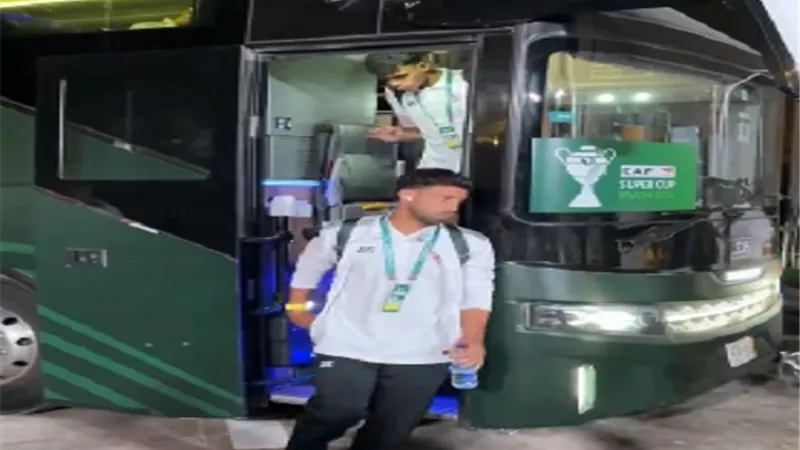 فيديو.. وصول لاعبي الزمالك لملعب المملكة أرينا لخوض مواجهة السوبر