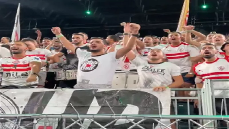 فيديو .. تحية خاصة من جماهير الزمالك لشيكابالا فى ملعب السوبر