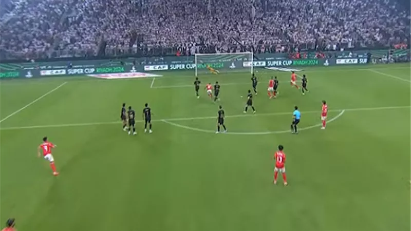 عواد ينقذ مرمى الزمالك من تسديدة وسام أبو علي
