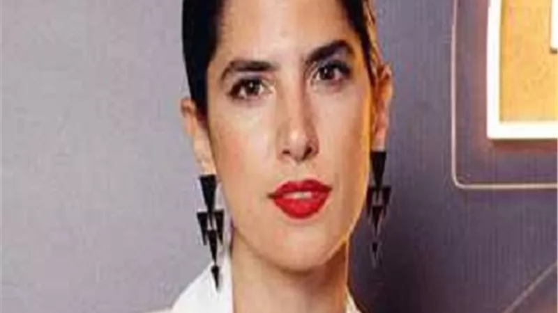 كارمن بصيص تعلن حملها وتوجه رسالة للأسر التي تتعرض للتهجير بلبنان