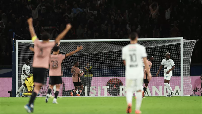 باريس سان جيرمان يهزم رين بثلاثية فى الدورى الفرنسى