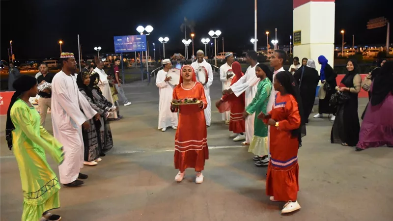 محافظ أسوان يوجه بتقديم العروض الفنية والفلكلورية بمرسى فيله