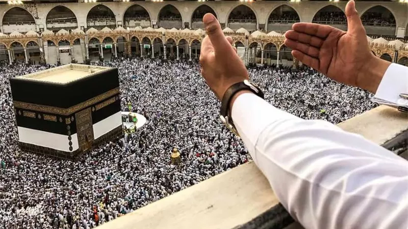 حقيقة إصدار قرار بتحصيل قيمة برامج رحلات العمرة بالدولار
