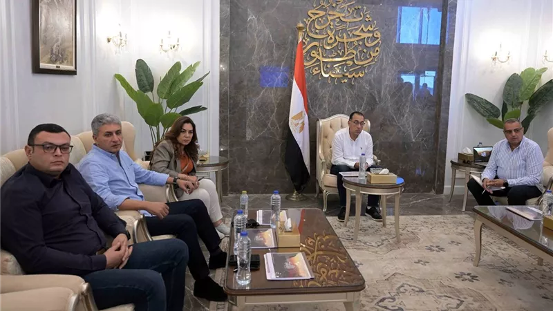 مدبولى يُتابع المنصة الجغرافية لمحافظة جنوب سيناء الفائزة بجائزة التميز العالمية