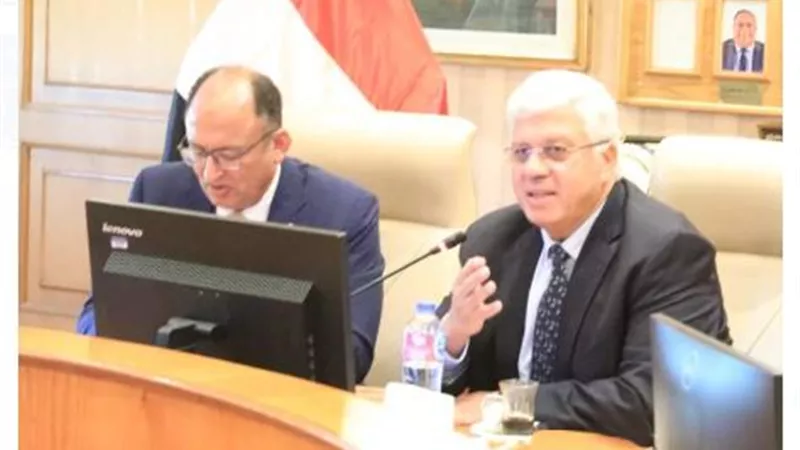 وزير التعليم العالي يجتمع بمجلس جامعة حلوان