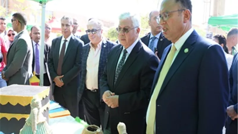 وزير التعليم العالى يفتتح معرض مبادرة 