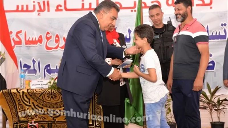 محافظ الدقهلية يسلم الدفعه الأولي من أبراج الجلاء ضمن مشروع تطوي