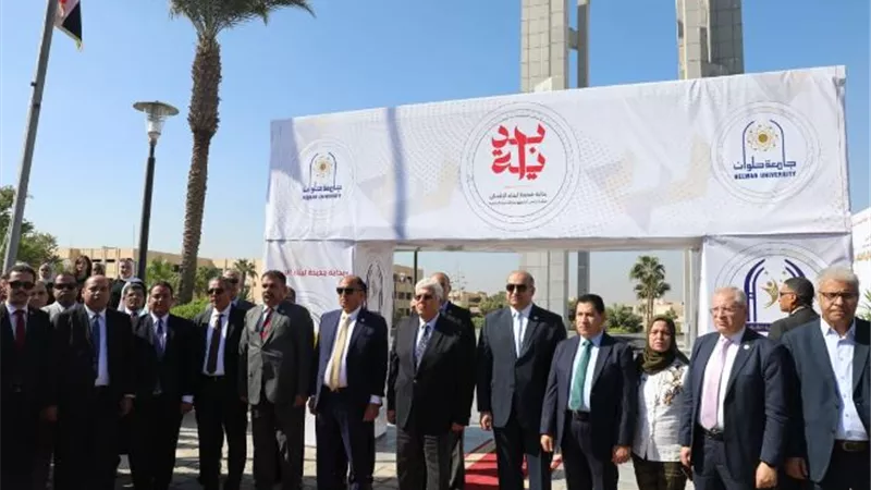 وزير التعليم العالي يطمئن على انتظام الدراسة بجامعة حلوان..صور
