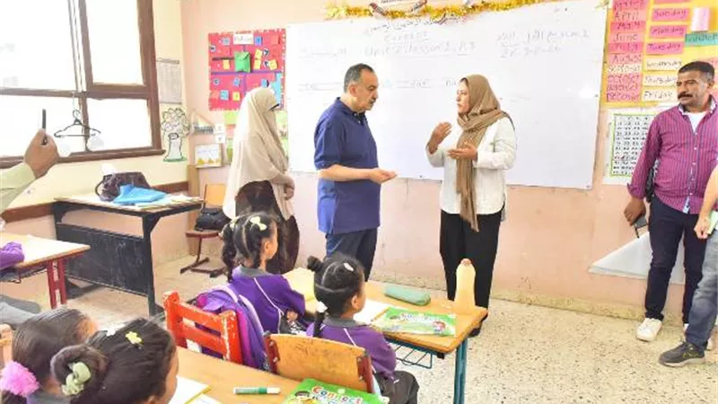 محافظ أسيوط يتفقد المدارس الحكومية والرسمية بالمحافظة