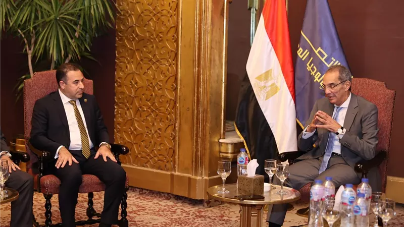طلعت يستعرض استراتيجية مصر الرقمية والأجندة التشريعية للوزارة