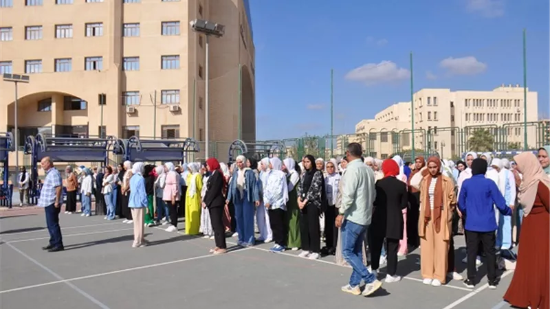 رئيس جامعة كفر الشيخ يشهد مراسم تحية العلم