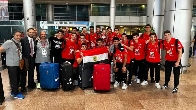 وفد من الشباب والرياضة يستقبل بعثة منتخب مصر لكرة اليد ناشئين