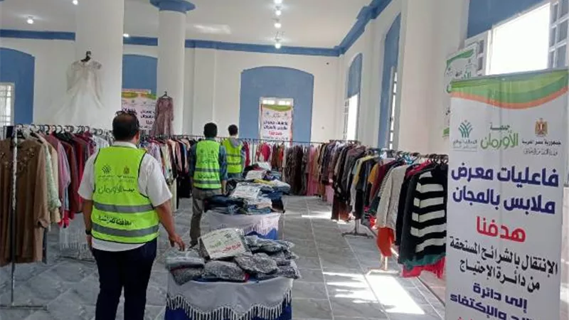 دعم ٣٠٠ أسرة بقري مركز الحامول بالملابس