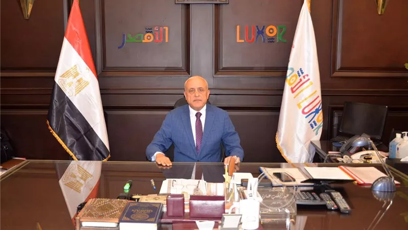 أمانى تشيد بالنقل ومحافظ الأقصر لإنجاز مشروعات تطوير شبكة الطرق