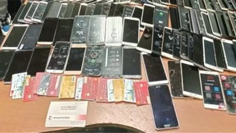 ضبط 3 لحيازتهم 676 هاتف محمول مهرب جمركيا فى مطروح