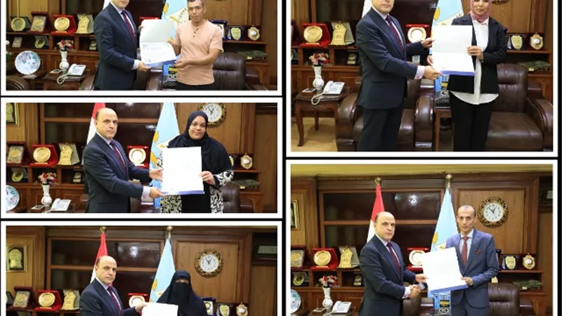 محافظ كفرالشيخ يكرم إدارة الإتصال السياسي لتميزهم في عملهم