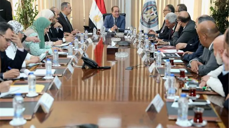وزير المالية لممثلي المجتمع التجاري والصناعي: نمد إليكم يد الثقة والشراكة والمساندة