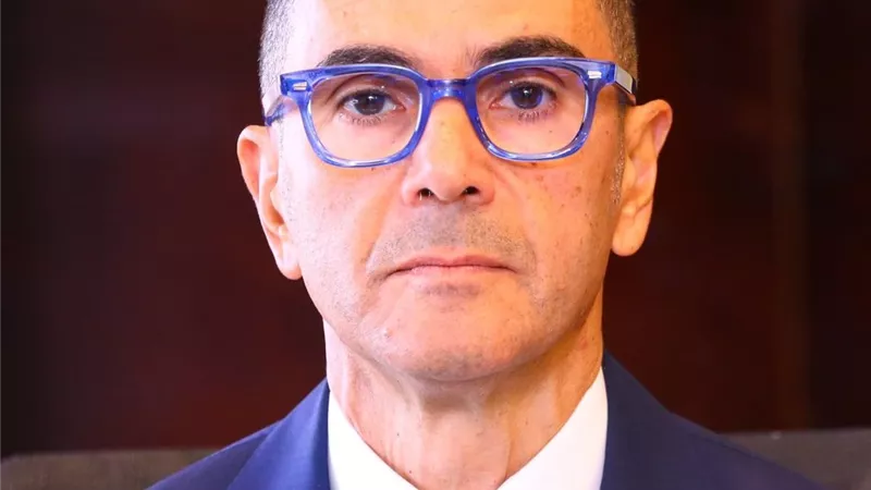 وزير الاستثمار يتوجه إلى باريس لعقد لقاءات رسمية مع كبرى الشركات