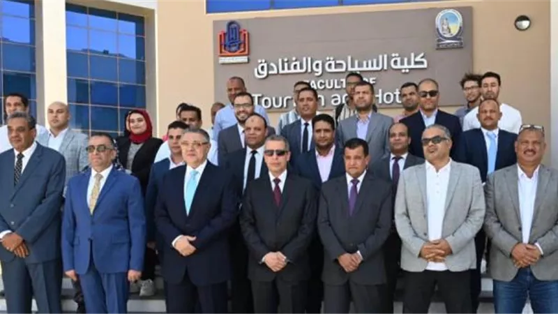 محافظ البحر الأحمر يشارك في الاجتماع الأول لمجلس جامعة الغردقة
