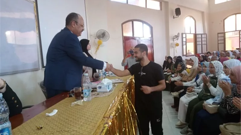 احتفال كلية الطب بفاقوس بالعام الدراسي الجديد