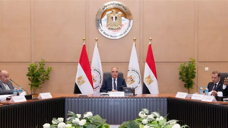 سويلم يؤكد أهمية تعظيم الاستفادة من إمكانيات الشركة القابضة للري والصرف