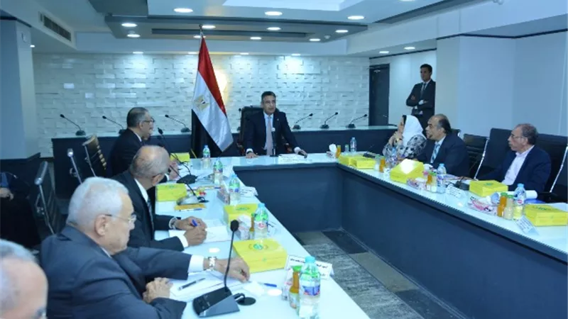 وزير التموين يبحث مع هيئة السلع تعزيز الاحتياطي الاستراتيجى