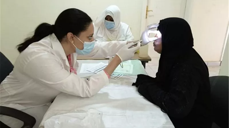 توقيع الكشف الطبى على 1584 حالة بالمجان بقرية 8