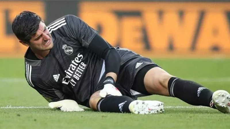 بعد اصابته بمباراة ريال مدريد وأتلتيكو.. تقارير تكشف مدة غياب كورتوا
