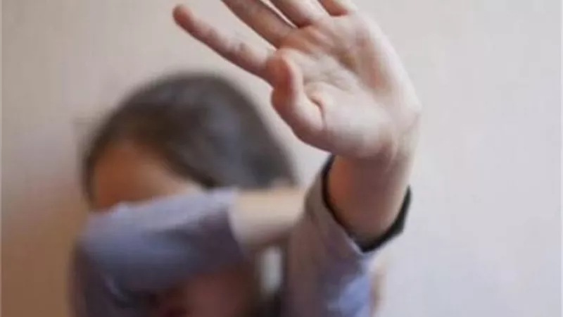 سائق توك توك ينهي حياة طفلته بعصا خشبية بالقناطر الخيرية