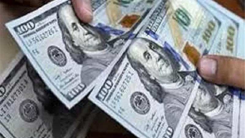 سقوط عصابة التزييف بـ100 الف دولار داخل كيس أسود!!