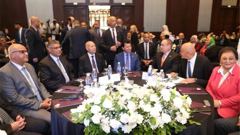 محافظ القاهرة: التوعية بمشكلات المجتمع ركيزة لتحقيق أهداف رؤية مصر2030