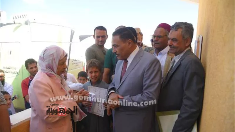 محافظ مطروح يتفقد فعاليات القافلة الخدمية الشاملة لقرية الزغيرات