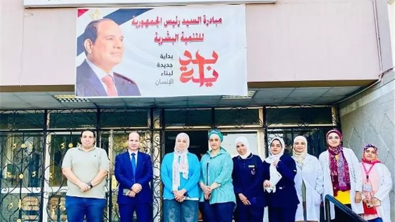 تفاصيل زيارة رئيس قطاع الصحة بالقاهرة لمستشفى مدينة الشروق.. صور