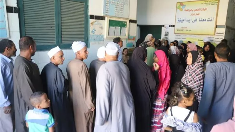 الجامعه تنظم قافلة طبية بقرية البراهمة بقفط ضمن برنامج 