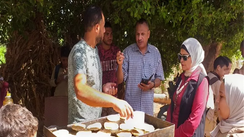 ضبط بائع متجول يبيع 