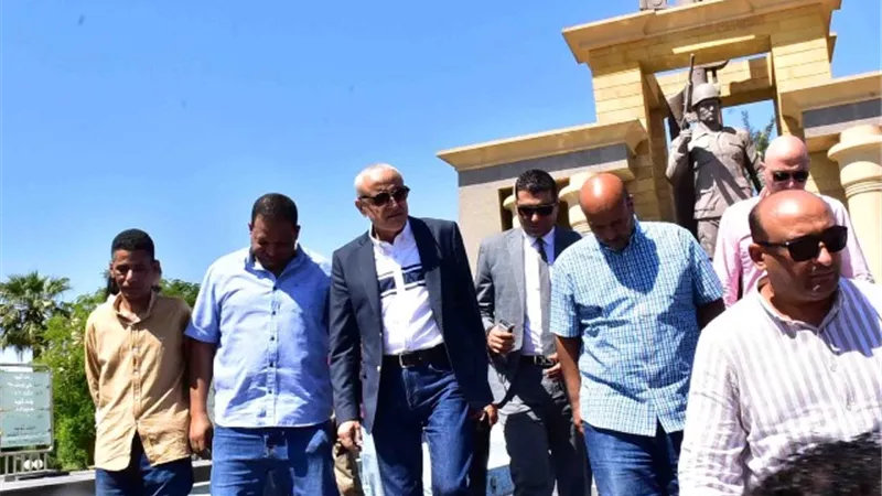 محافظ الأقصر يتفقد النصب التذكارى إستعدادا لإحتفالات أكتوبر