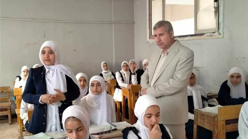 مدير تعليم دمياط يفاجئ مدارس الروضة