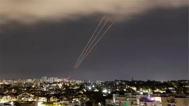 إغلاق المجال الجوي الإسرائيلي بسبب الصواريخ الإيرانية