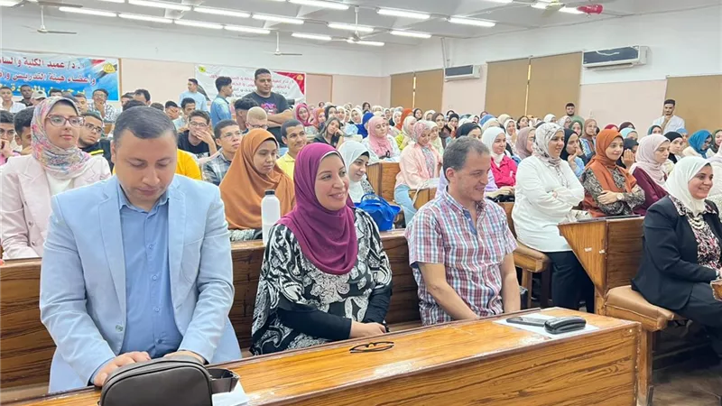 صيدلة الزقازيق تعقد لقاء تعريفيا بمناسبة العام الدراسى الجديد
