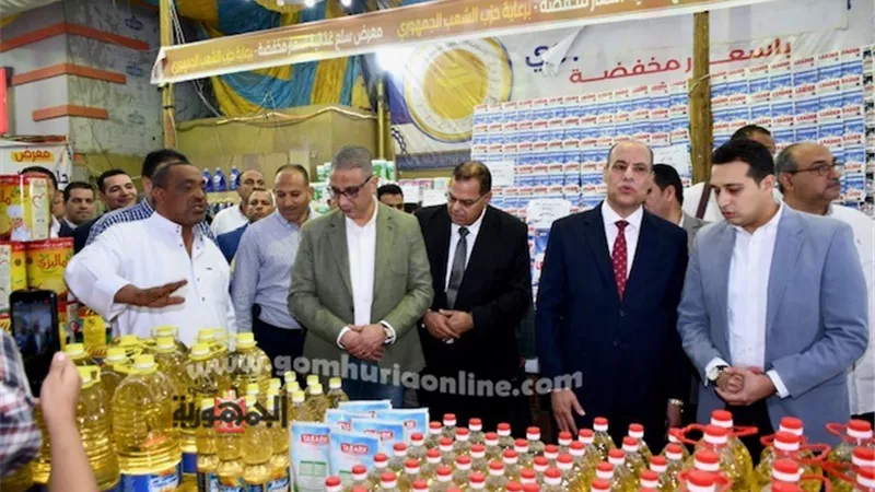 محافظ الفيوم يفتتح معرض
